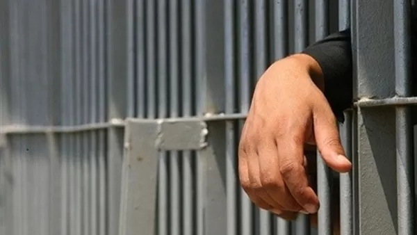 حبس موظف حكومي وتغريمه 1.5 مليون